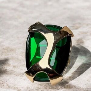 Elegant Green and Gold Women's Statement Ring